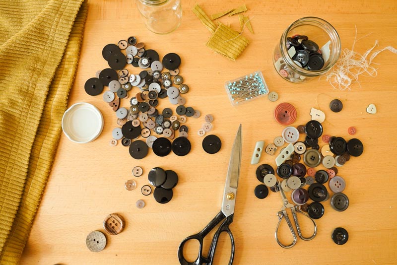 Jak ušít manšestrovou sukni + dámský střih (šití knoflíků a knoflíkových dírek)