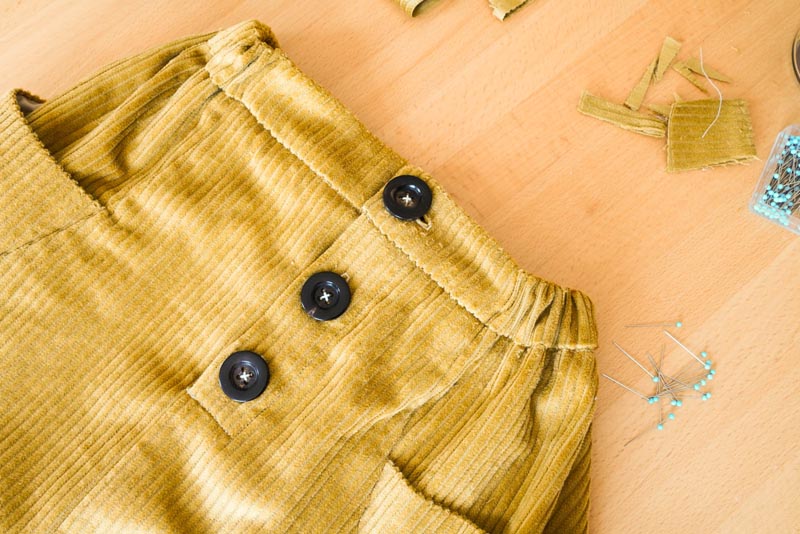 Jak ušít manšestrovou sukni + dámský střih (šití knoflíků a knoflíkových dírek)