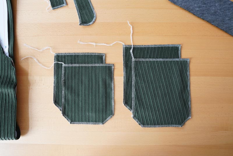 Jak ušít manšestrové kalhoty - zadní nakládané kapsy