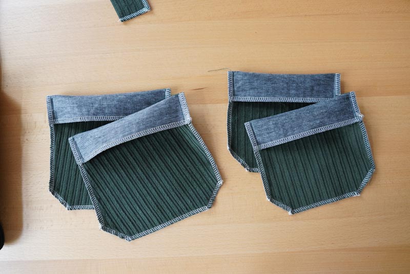 Jak ušít manšestrové kalhoty - zadní nakládané kapsy