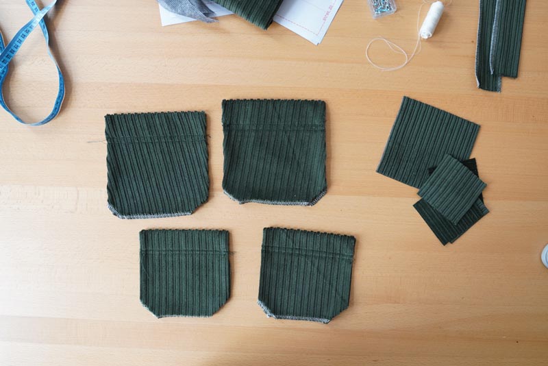 Jak ušít manšestrové kalhoty - zadní nakládané kapsy