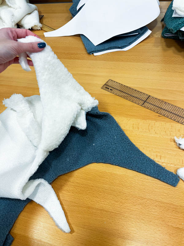 Jak ušít chlupatou mikinu žraloka