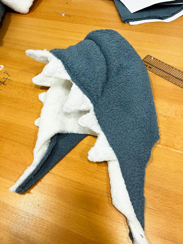 Jak ušít chlupatou mikinu žraloka