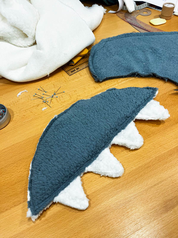 Jak ušít chlupatou mikinu řraloka