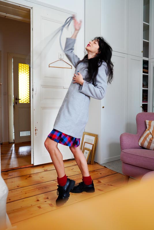 Střih a návod na šití dámského kabátu s podšívkou,  kapucí a stahováním v pase