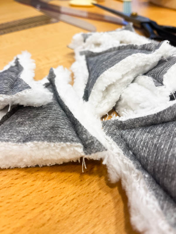 Jak ušít chlupatou mikinu řraloka