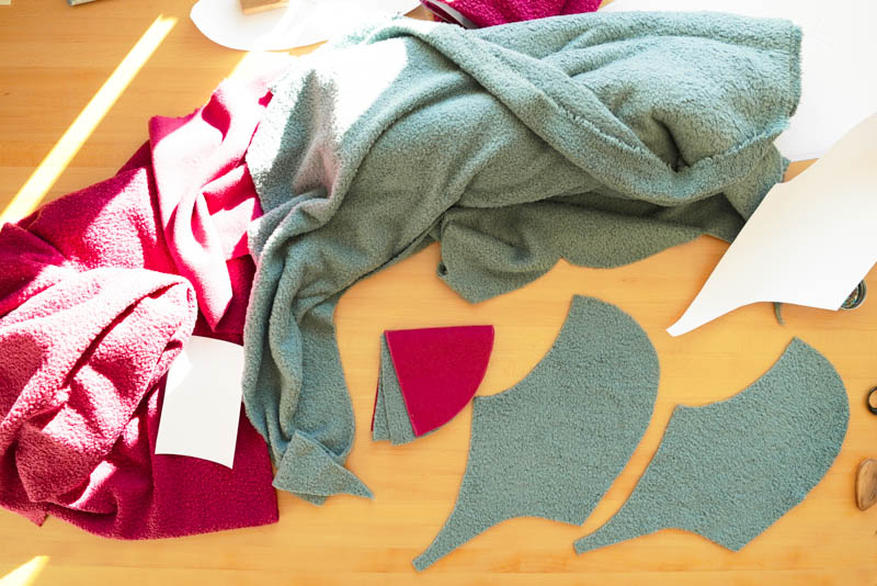 Střih a návod jak ušít chlupatou mikinu s kapucí - Podšívkové díly kapuce