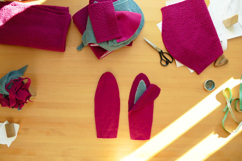 Střih a návod jak ušít chlupatou mikinu s kapucí - ouška