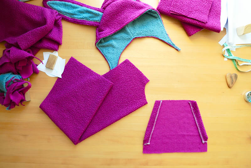 Střih a návod jak ušít chlupatou mikinu s kapucí - příprava kapsy (klokanky)