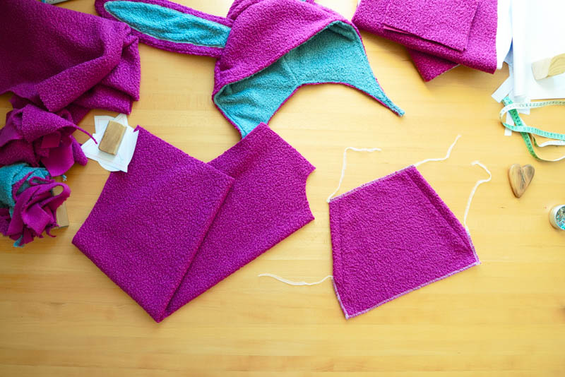 Střih a návod jak ušít chlupatou mikinu s kapucí - příprava kapsy (klokanky)