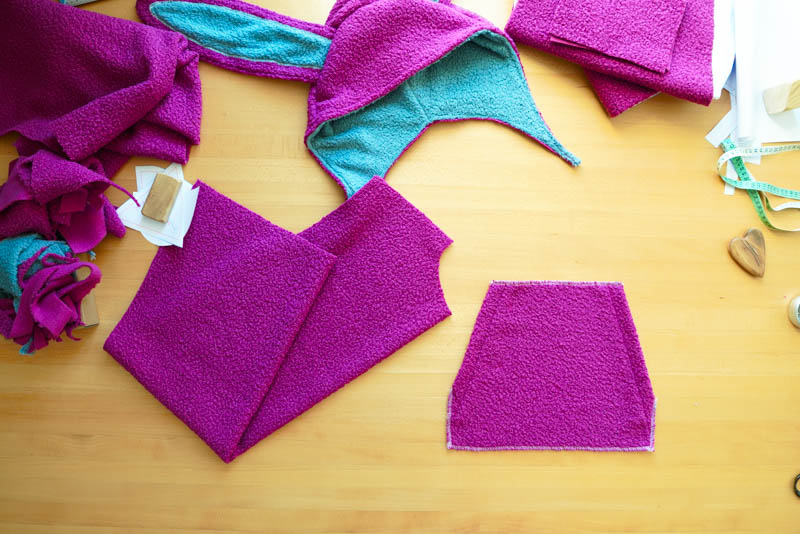 Střih a návod jak ušít chlupatou mikinu s kapucí - příprava kapsy (klokanky)