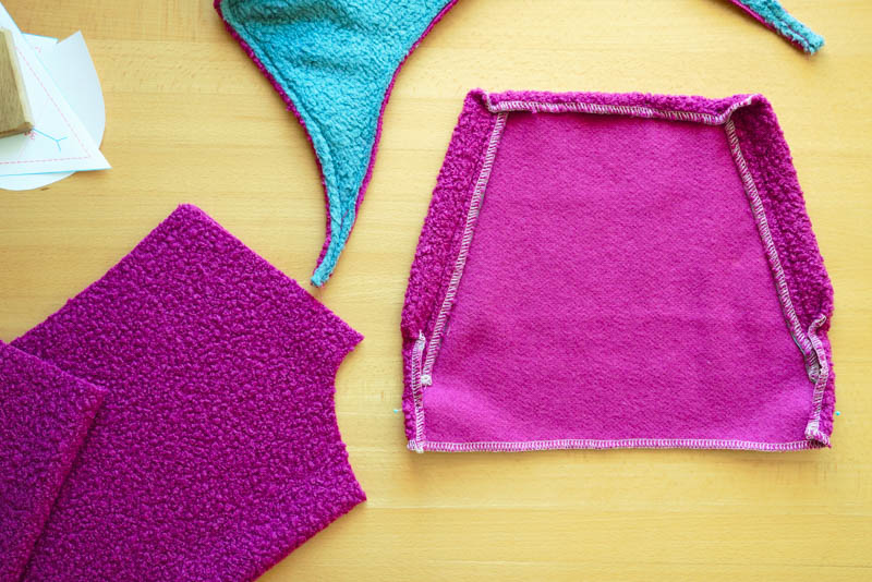 Střih a návod jak ušít chlupatou mikinu s kapucí - příprava kapsy (klokanky)