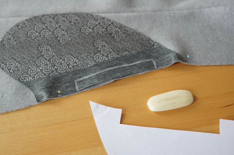 Jak ušít elegantní dámský kabát s podšívkou - šití kapes v bočním švu