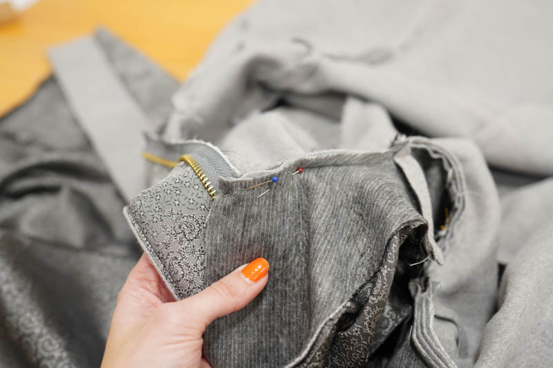 Jak ušít elegantní dámský kabát  - všití podšívky do kabátu