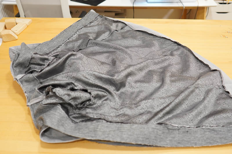 Jak ušít elegantní dámský kabát  - všití podšívky do kabátu