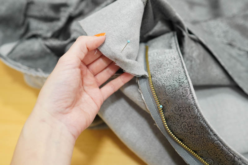 Jak ušít elegantní dámský kabát  - všití podšívky do kabátu