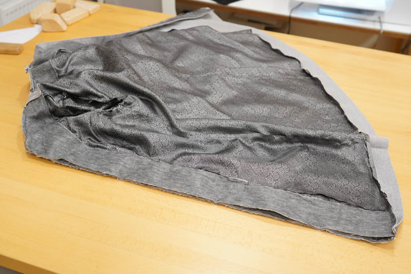 Jak ušít elegantní dámský kabát  - všití podšívky do kabátu