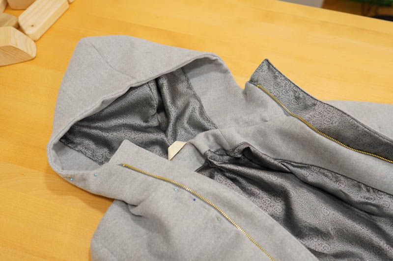 Jak ušít elegantní dámský kabát  - všití podšívky do kabátu