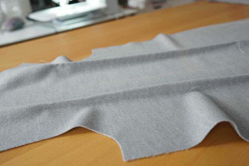 Jak ušít elegantní dámský kabát s podšívkou - záševky v zadním dílu kabátu