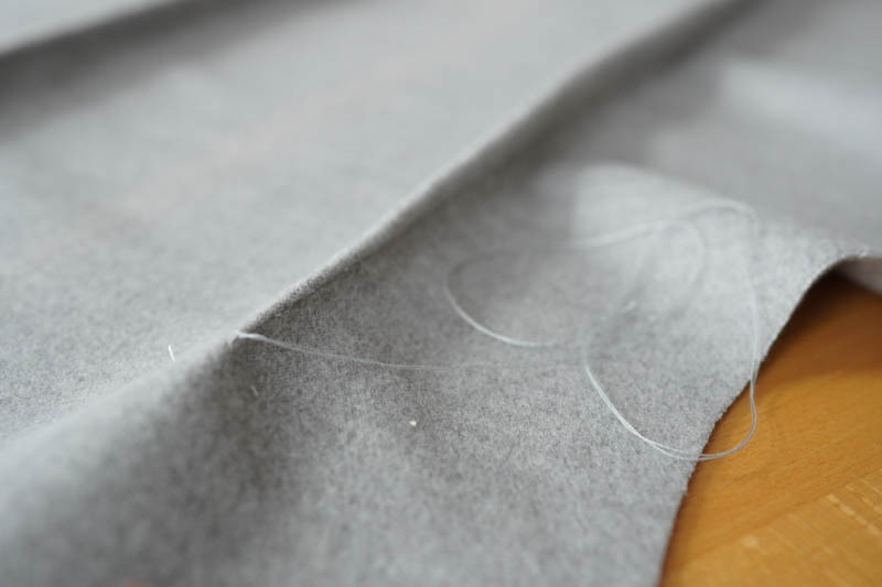 Jak ušít elegantní dámský kabát s podšívkou - záševky v zadním dílu kabátu