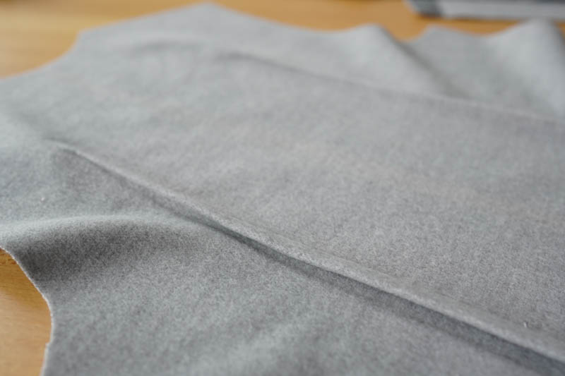 Jak ušít elegantní dámský kabát s podšívkou - záševky v zadním dílu kabátu