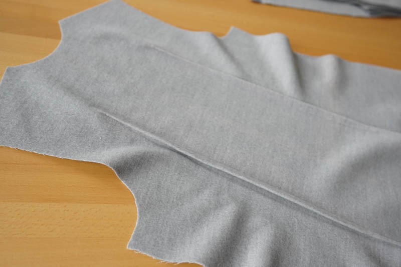 Jak ušít elegantní dámský kabát s podšívkou - záševky v zadním dílu kabátu