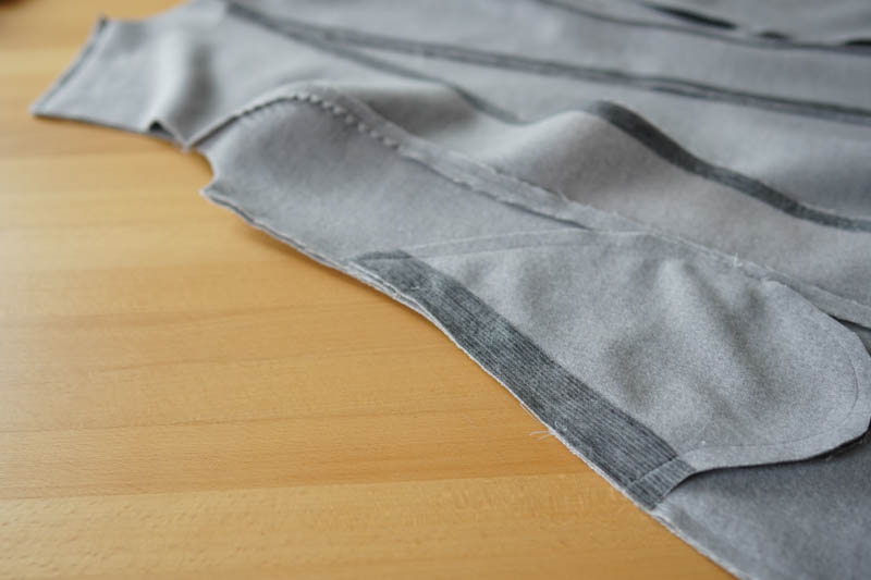 Jak ušít elegantní dámský kabát s podšívkou - šití bočních švů