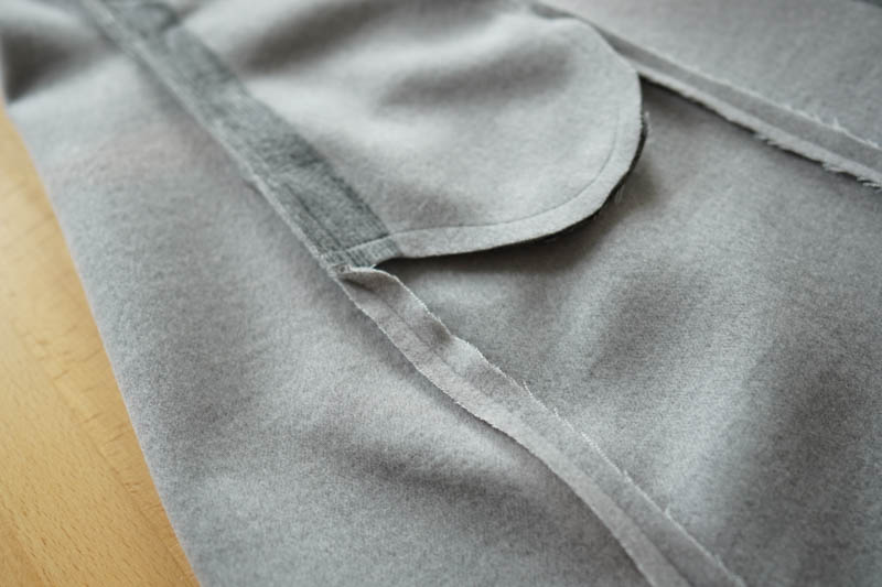 Jak ušít elegantní dámský kabát s podšívkou - šití bočních švů