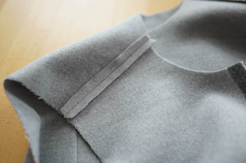 Jak ušít elegantní dámský kabát s podšívkou - ušití náramenice