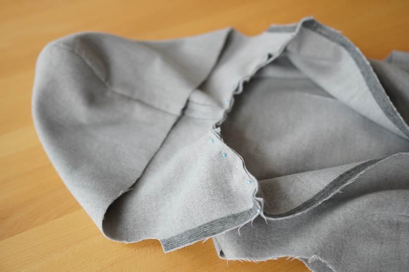 Jak ušít elegantní dámský kabát s podšívkou - jak všít kapuci