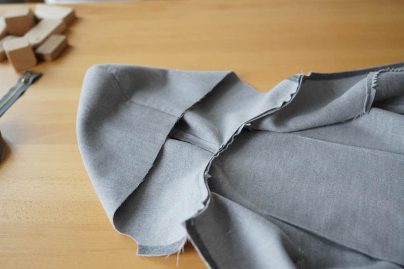 Jak ušít elegantní dámský kabát s podšívkou - jak všít kapuci