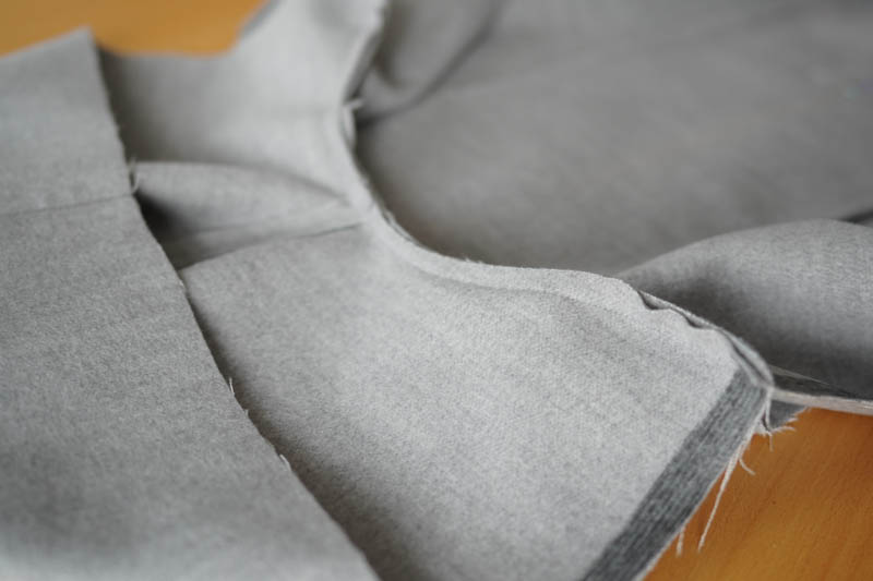 Jak ušít elegantní dámský kabát s podšívkou - jak všít kapuci