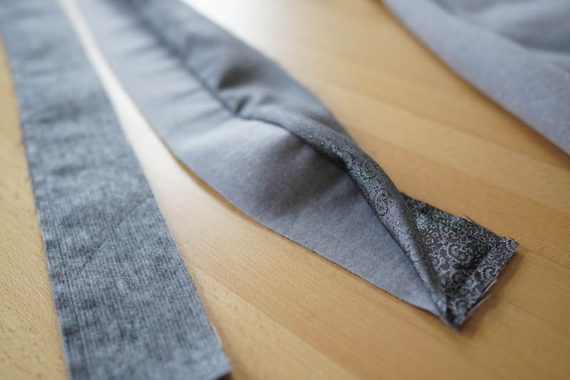 Jak ušít elegantní dámský kabát s podšívkou - všití zipu s podkrytem a nákrytem