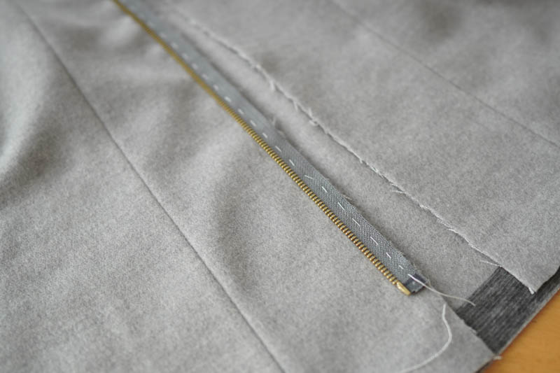 Jak ušít elegantní dámský kabát s podšívkou - všití zipu s podkrytem a nákrytem