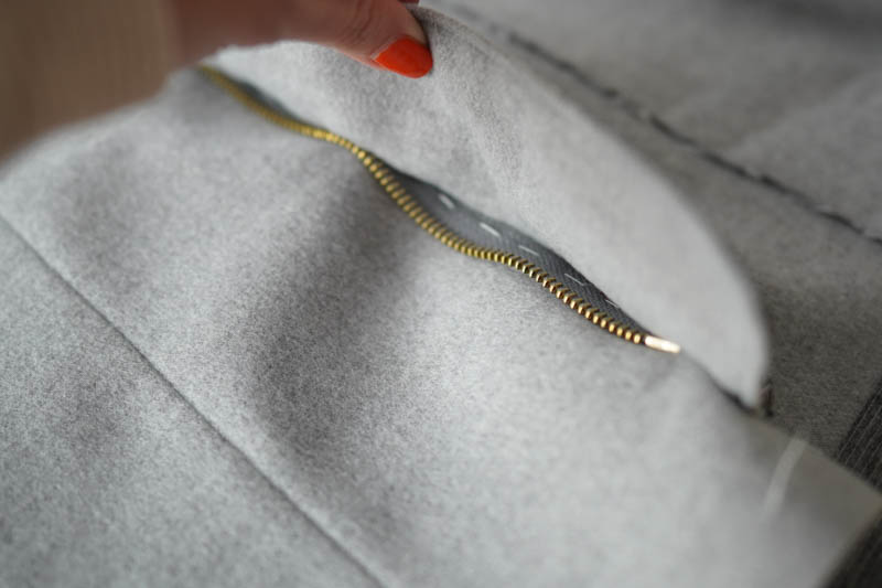 Jak ušít elegantní dámský kabát s podšívkou - všití zipu s podkrytem a nákrytem