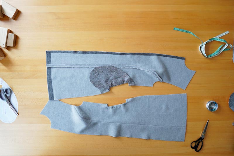 Jak ušít elegantní dámský kabát s podšívkou - šití kapes v bočním švu