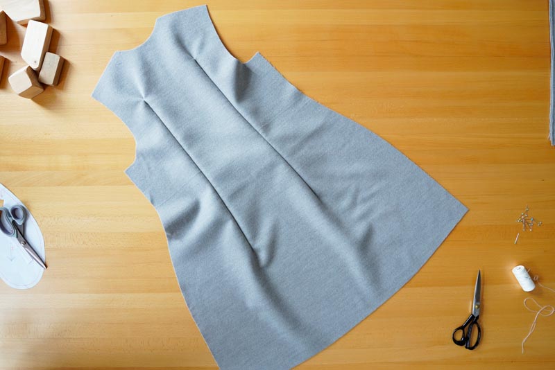 Jak ušít elegantní dámský kabát s podšívkou - záševky v zadním dílu kabátu