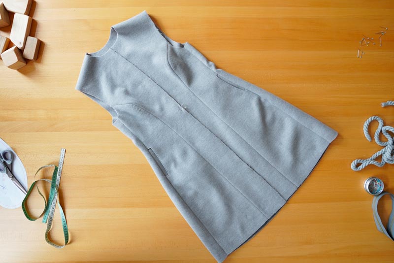 Jak ušít elegantní dámský kabát s podšívkou - šití bočních švů