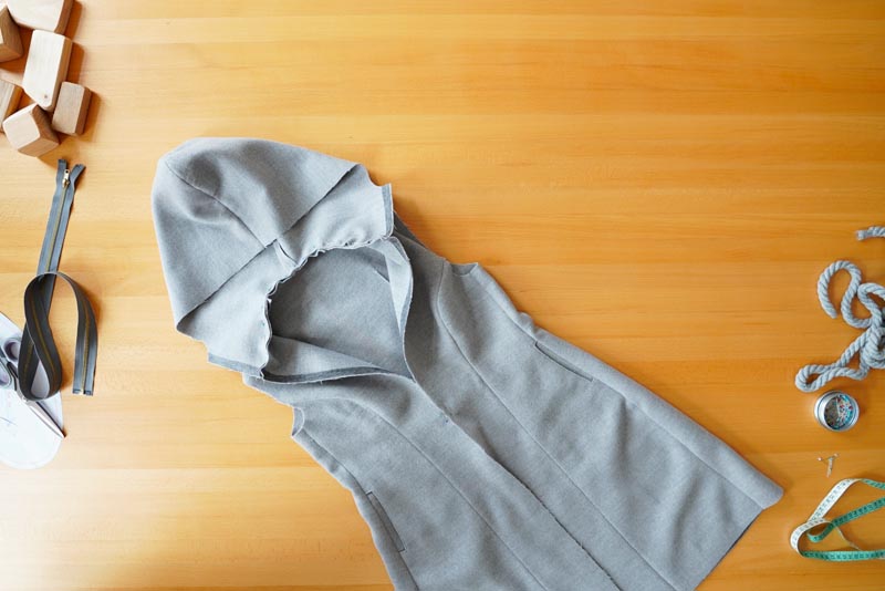 Jak ušít elegantní dámský kabát s podšívkou - jak všít kapuci