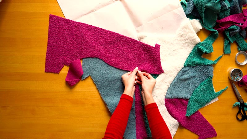 Tipy na šití ze zbytků látek - upcyklace odstřižků na originální polštář - video návod na šití