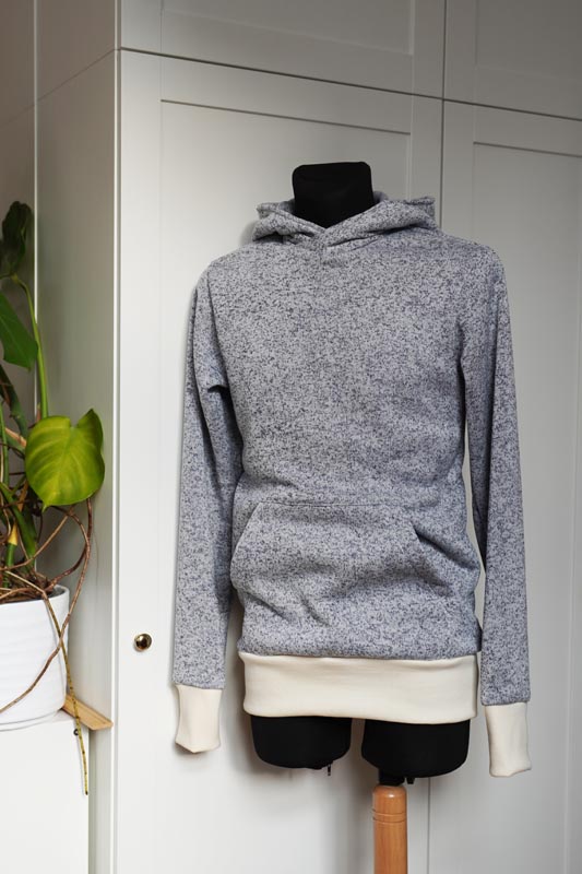 Střih a návod na šití pánské klokanky (mikiny s kapucí a kapsou)