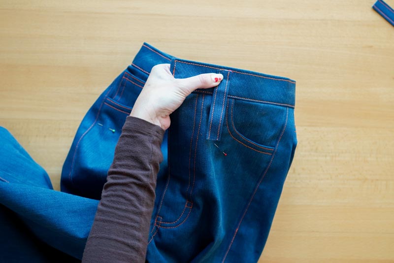 Jak ušít džíny - očka pro pásek