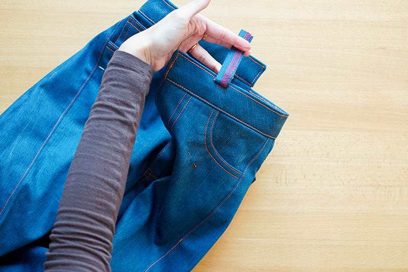 Jak ušít džíny - očka pro pásek