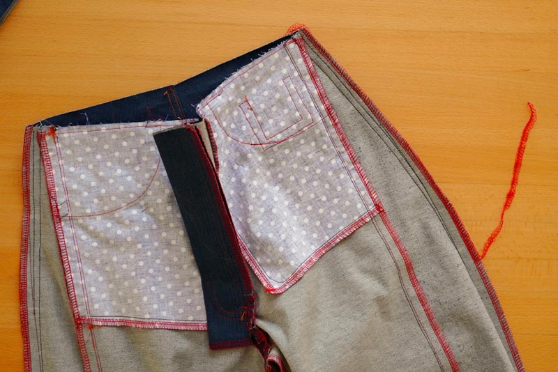 Jak ušít džíny - úprava střihu kalhot