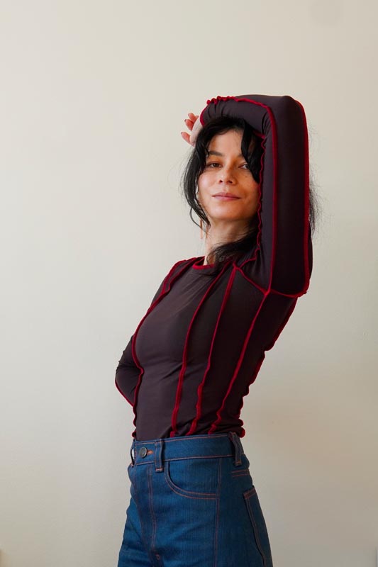 Střih a návod na šití trika naruby s přiznanými kraji, princesovými švy a záševky