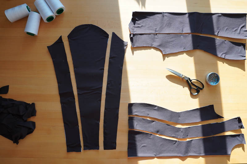 Návod na šití trika s dělícími švy naruby