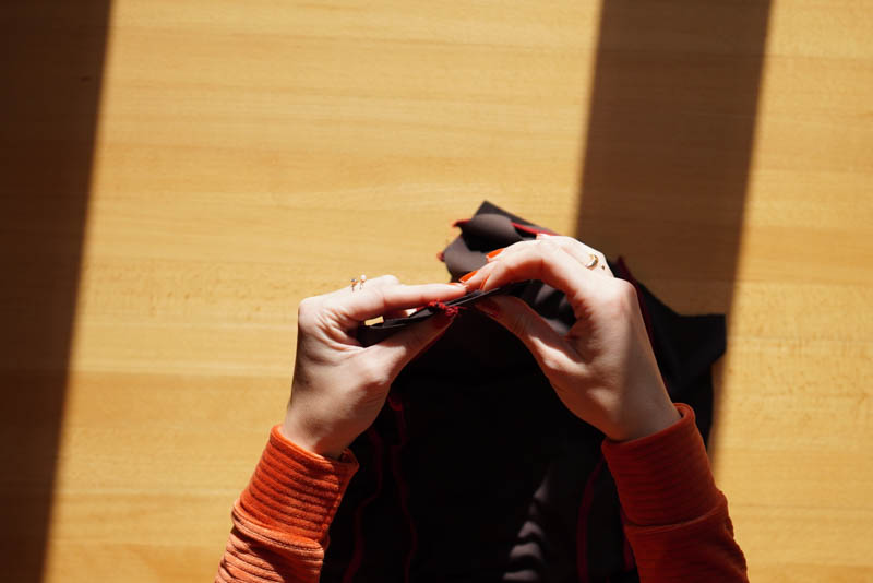 Návod na šití trika s přiznanými švy naruby