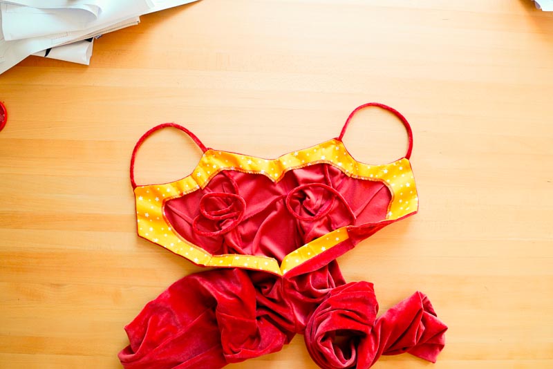 Jak ušít overal - dokončení špagetových ramínek