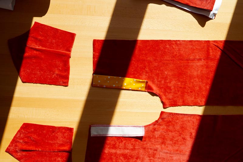 Jak ušít overal - jak ušít knoflíkovou légu (zapínání na knoflíky) u kalhot