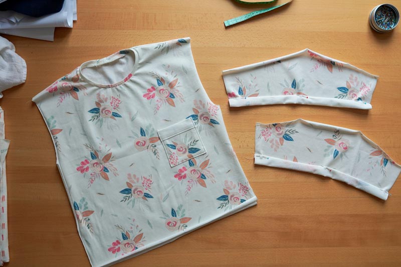 Střih a návod jak ušít jednoduché triko - našití náprsní kapsičky